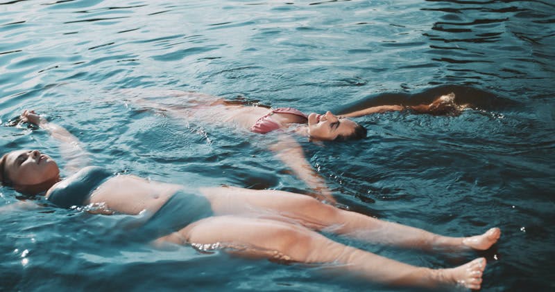 lake-swim-summer-friends