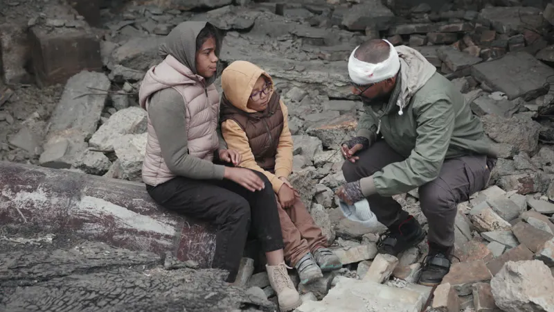 Refugees, Injury, Building Rubble, Damaged by Pressmaster – Stock ...