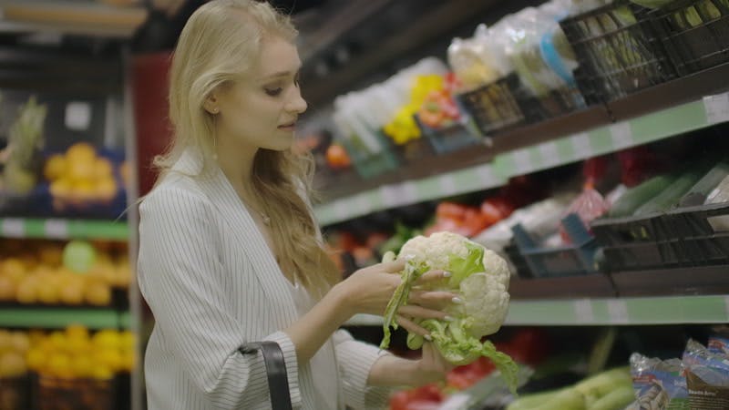 woman-supermarket-shopping-groceries