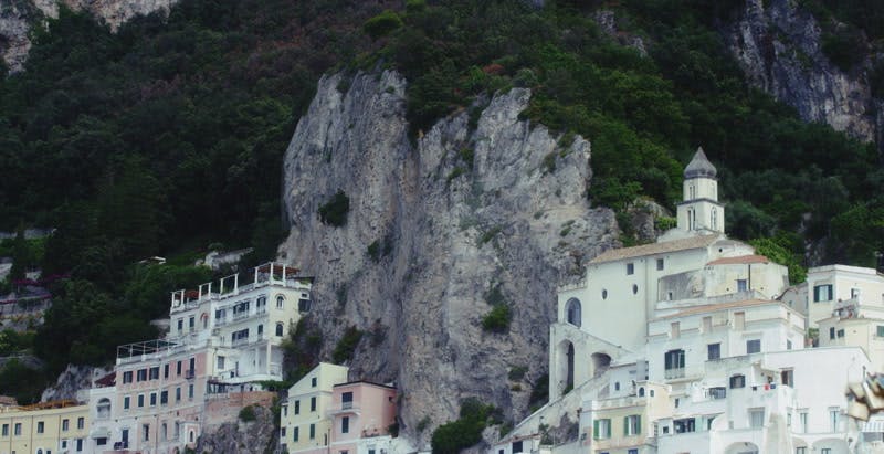 buildings in mountainside and trees 